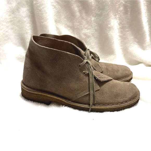 Clarks Mens Desert Boots Size 7.5 Natural Crepe Sole Beige Suede Leather Upper - Picture 2 of 9
